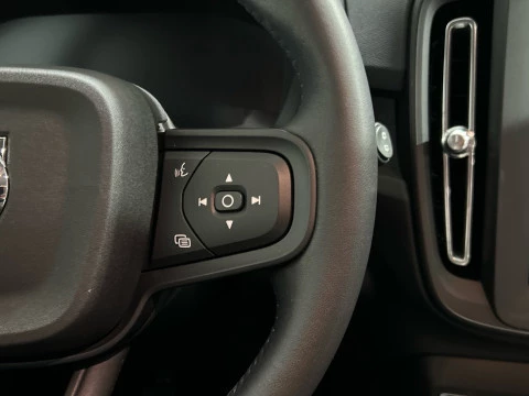 Volvo XC40 1.5 T3 MOMENTUM CORE 163 5P