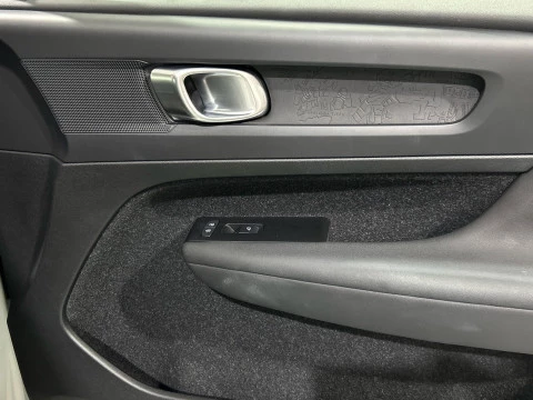 Volvo XC40 1.5 T3 MOMENTUM CORE 163 5P