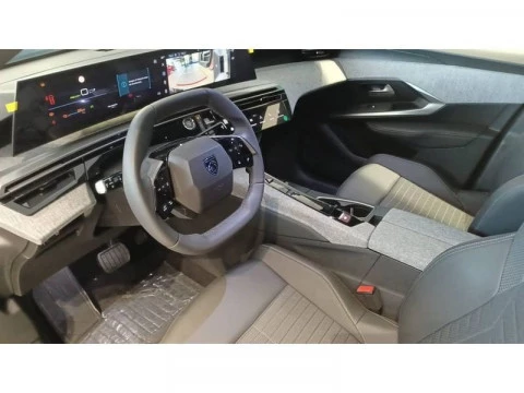Peugeot e-3008 Allure Eléctrico 157kW