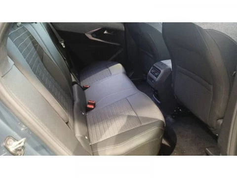 Peugeot e-3008 Allure Eléctrico 157kW