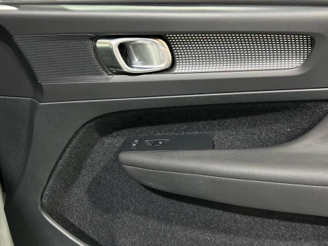 Volvo XC40 2.0 D3 R-DESIGN 150 5P