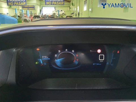 Peugeot 2008 PureTech 130 SANDS Allure 96 kW (130 CV)