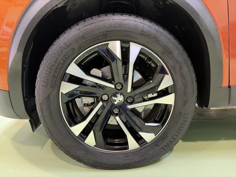 Peugeot 2008 PureTech 130 SANDS Allure 96 kW (130 CV)