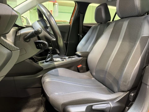Peugeot 2008 PureTech 130 SANDS Allure 96 kW (130 CV)