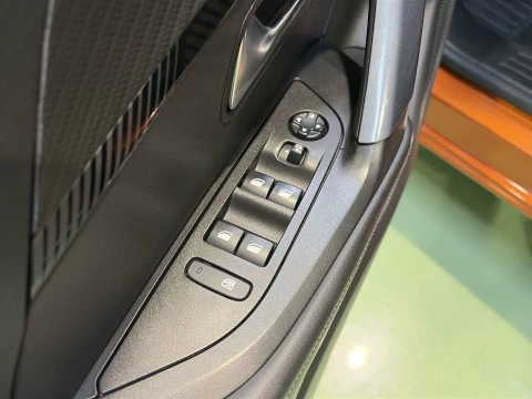 Peugeot 2008 PureTech 130 SANDS Allure 96 kW (130 CV)