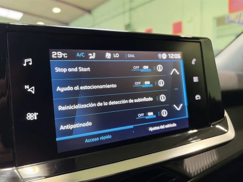 Peugeot 2008 PureTech 130 SANDS Allure 96 kW (130 CV)