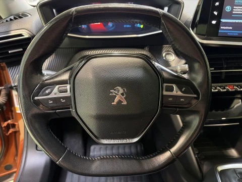 Peugeot 2008 PureTech 130 SANDS Allure 96 kW (130 CV)