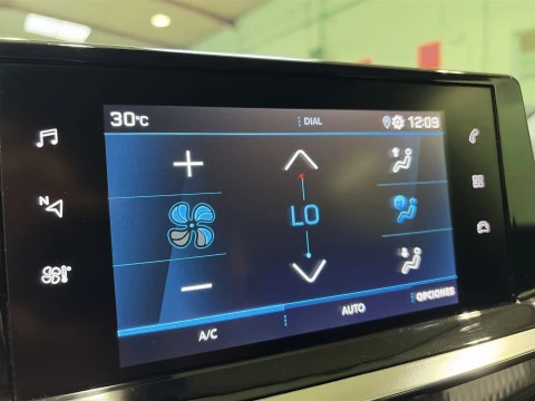 Peugeot 2008 PureTech 130 SANDS Allure 96 kW (130 CV)