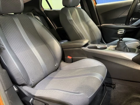 Peugeot 2008 PureTech 130 SANDS Allure 96 kW (130 CV)