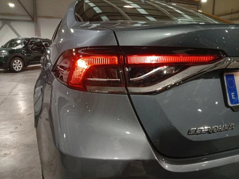 Toyota Corolla 1.8 125H BUSINESS P E-CVT SEDAN Rueda Re