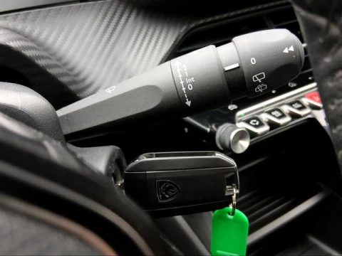 Peugeot 208 PureTech 100 Style 75 kW (100 CV)