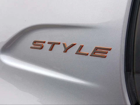 Peugeot 208 PureTech 100 Style 75 kW (100 CV)