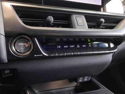 Lexus UX 2.0 300h UX Plus