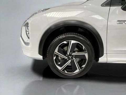 Mitsubishi Eclipse Cross 2.4 PHEV KAITEKI+ AUTO 4WD 188 5P