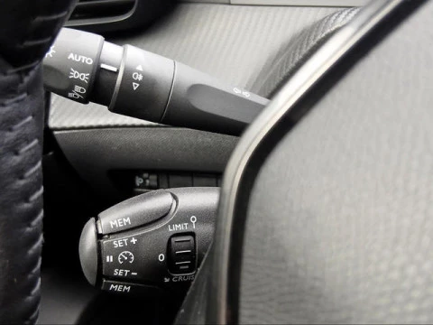 Peugeot 2008 PureTech 100 S&S Allure 75 kW (100 CV)