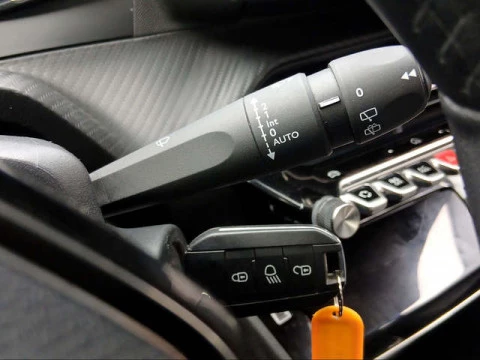 Peugeot 2008 PureTech 100 S&S Allure 75 kW (100 CV)