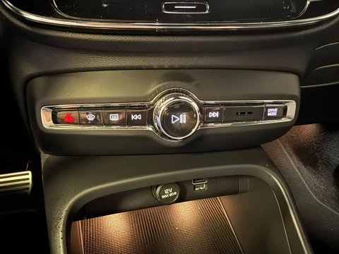 Volvo XC40 2.0 D3 R-Design Auto