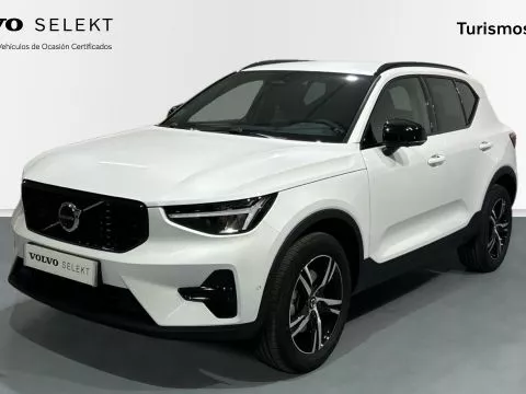 Volvo XC40 2.0 B4 PLUS DARK AUTO 197 5P Volvo XC40 2.0 B4 PLUS DARK AUTO 197 5P