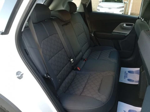 Kia Niro 1.6 GDi PHEV 104kW (141CV) Drive