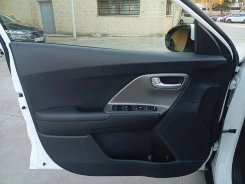 Kia Niro 1.6 GDi PHEV 104kW (141CV) Drive