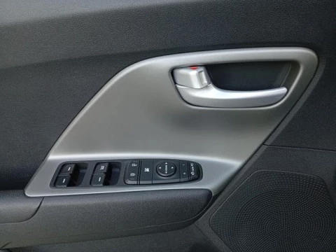 Kia Niro 1.6 GDi PHEV 104kW (141CV) Drive