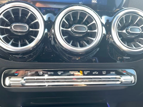 Mercedes-Benz GLA  200 d