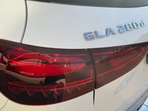 Mercedes-Benz GLA  200 d