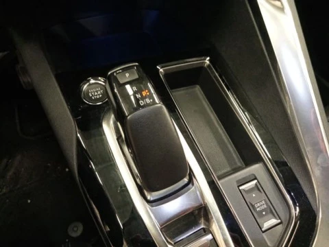 Peugeot 3008 Hybrid 225 e-EAT8 Allure