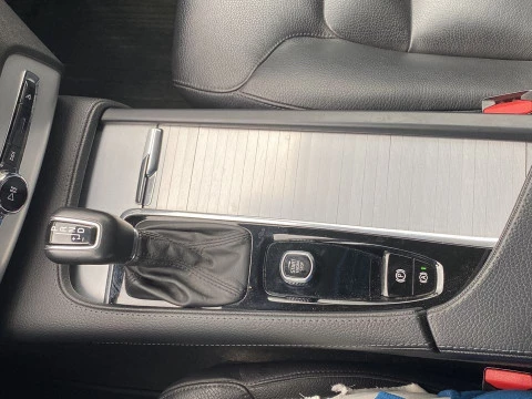 Volvo XC90 2.0 D5 MOMENTUM C 4WD AUTO 5P 7 Plazas