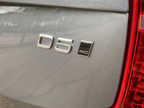 Volvo XC90 2.0 D5 MOMENTUM C 4WD AUTO 5P 7 Plazas