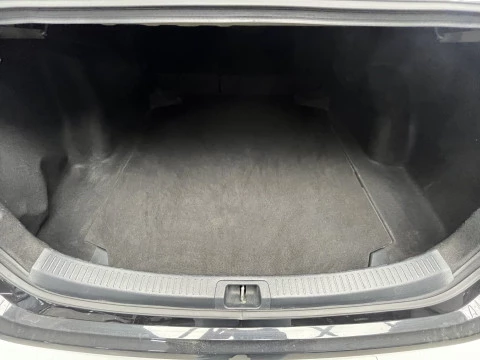 Toyota Corolla Sedán 140H STYLE 