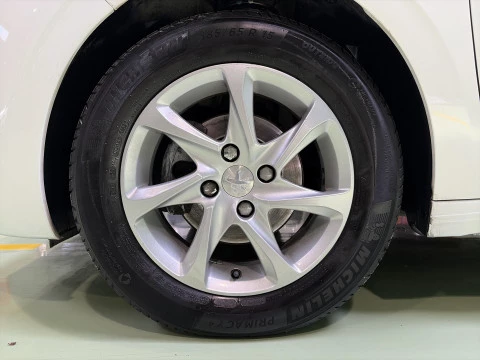 Peugeot 208 PureTech 82 SANDS Active 60 kW (82 CV)