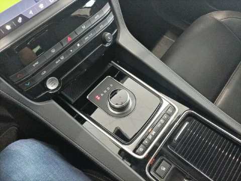 Jaguar F-Pace 2.0L i4D AWD Automático Prestige