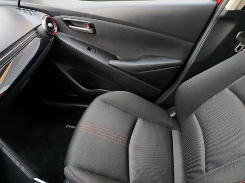 Mazda2 2023 E-SKYACTIV G 66 KW (90 CV) MT 2WD HOMURA BSM