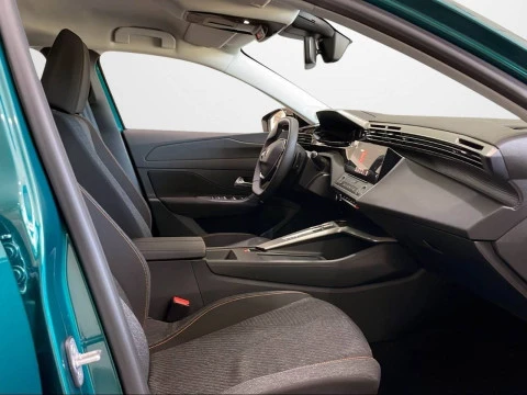 Peugeot 308 5P Style Hybrid MHEV 145 e-DCS6