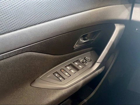 Peugeot 308 5P Style Hybrid MHEV 145 e-DCS6
