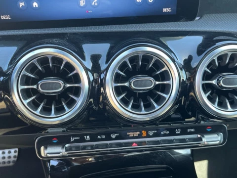 Mercedes-Benz Clase A  200 d Sedán