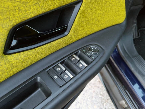Renault R5 RENAULT 5 E-TECH ICONIC CINQ AUTONOMíA CONFORT 110 KW 5P