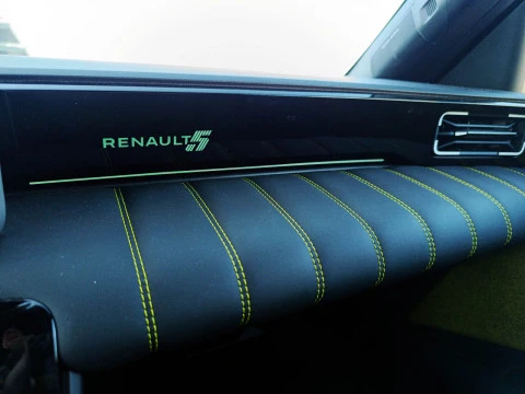 Renault R5 RENAULT 5 E-TECH ICONIC CINQ AUTONOMíA CONFORT 110 KW 5P