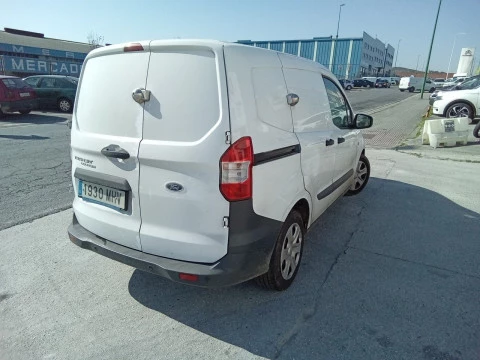 Ford Transit Courier Van 1.5 TDCi 71kW Trend