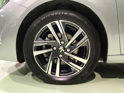 Peugeot 208 PureTech 100 Allure 75 kW (100 CV)