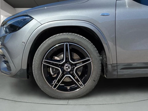 Mercedes-Benz GLA  250 e