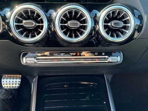 Mercedes-Benz GLA  250 e