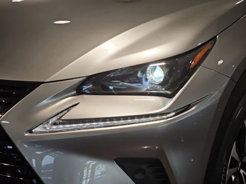 Lexus NX 2.5 300h Premium 2WD