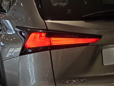 Lexus NX 2.5 300h Premium 2WD