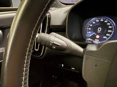 Volvo XC40 2.0 D3 R-Design Auto