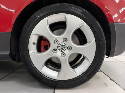 Volkswagen Golf GTI  2.0 TFSI 147 kW (200 CV)