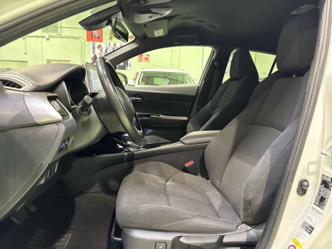 Toyota C-HR 1.8 125H Advance 90 kW (122 CV)