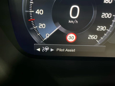 Volvo XC40 XC40 T2 CORE AUTO GASOLINA