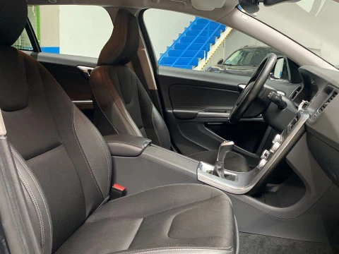 Volvo V60 Cross Country familiar 2.0 D3 MOMENTUM 5P